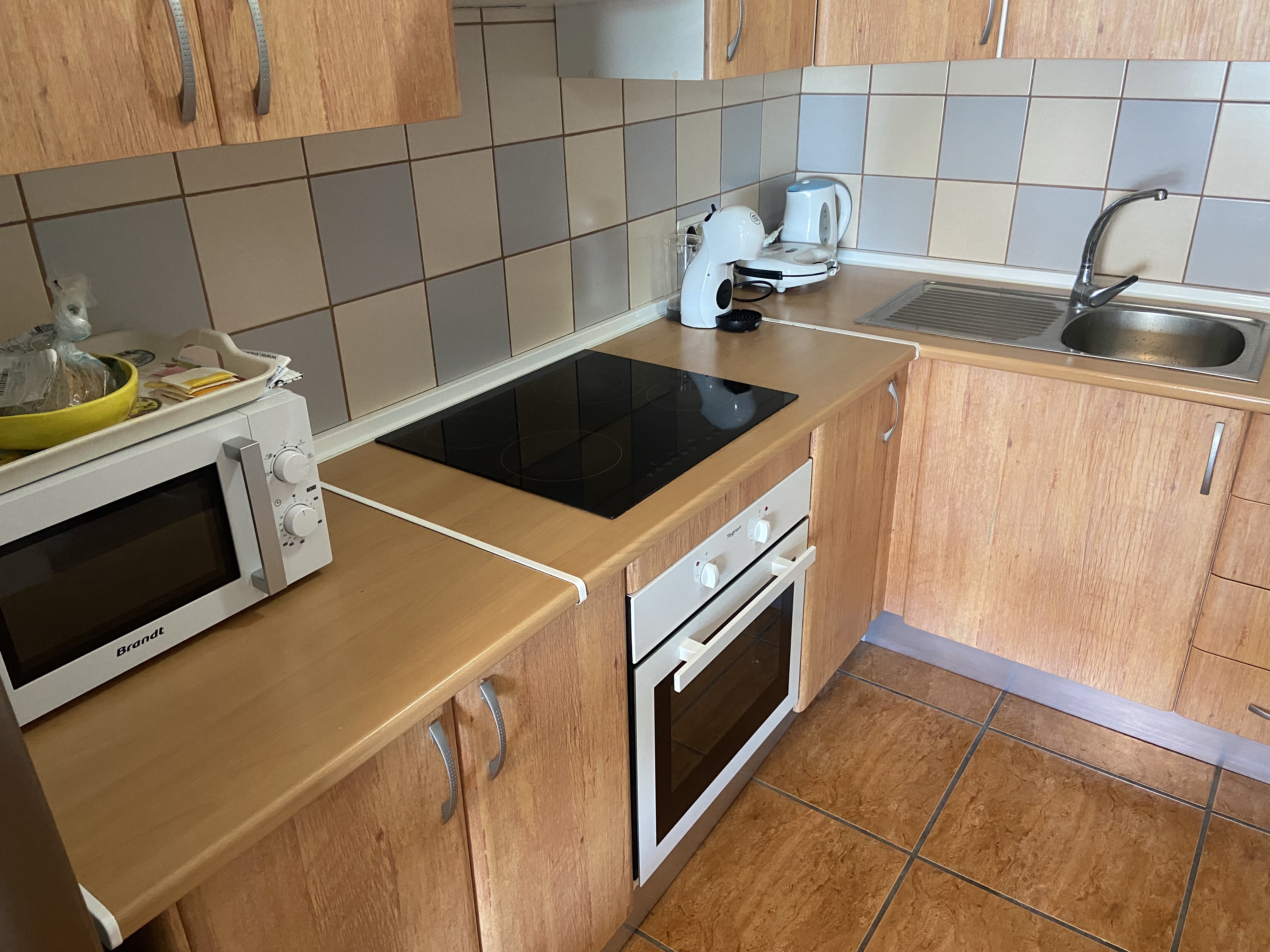 Cucina completamente attrezzata dell'appartamento Seaview Aguamarina